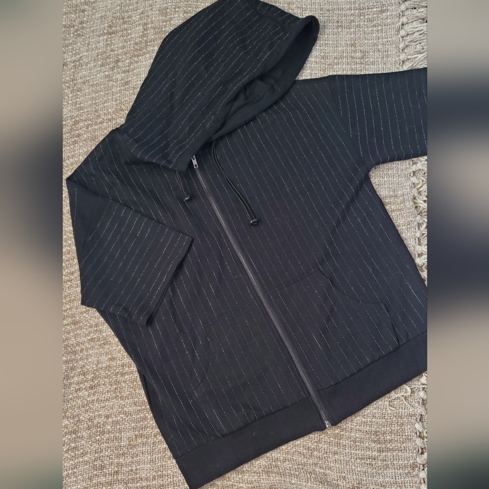 VOCAL SHORT SLEEVE STUDDED HOODIE